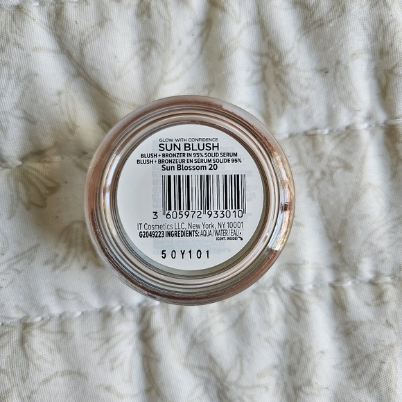 It. Cosmetics Glow with Confidence - Picture 2 of 4